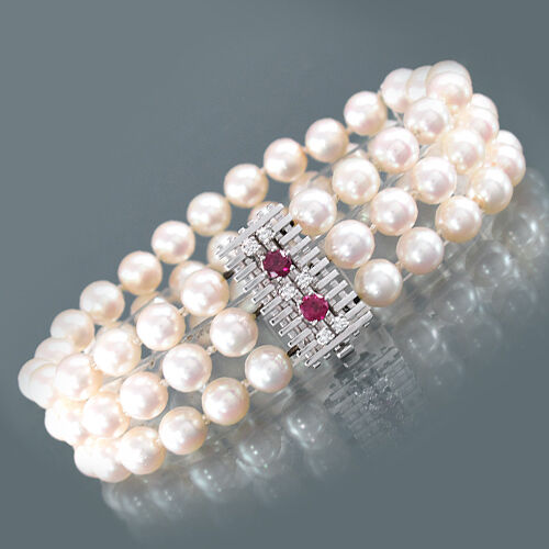 PERLENARMBAND mit 18K Weißgoldschließe - 2 Rubine - 6 Brillanten - 20 cm, 44,5 g