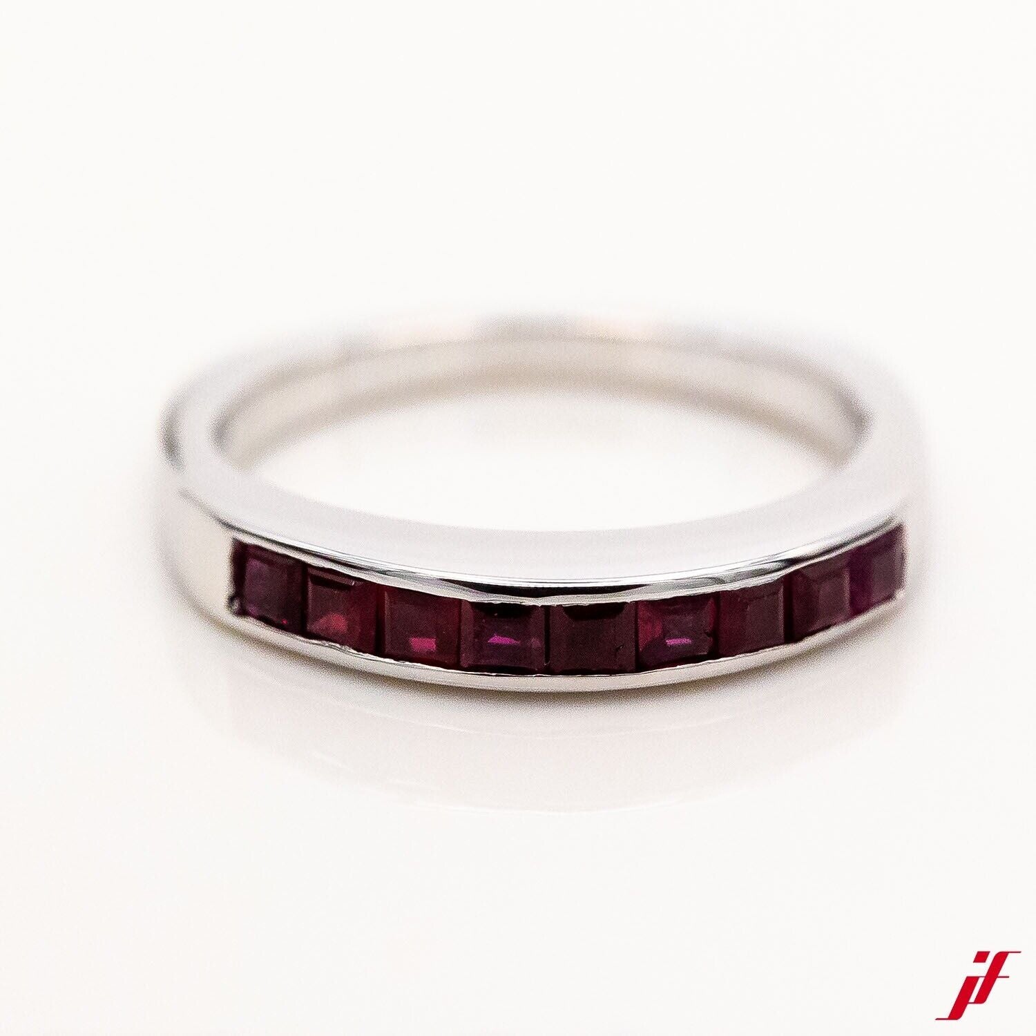 Ring 18K Weißgold 9 Rubine Gr.53 - Wert 1.500€