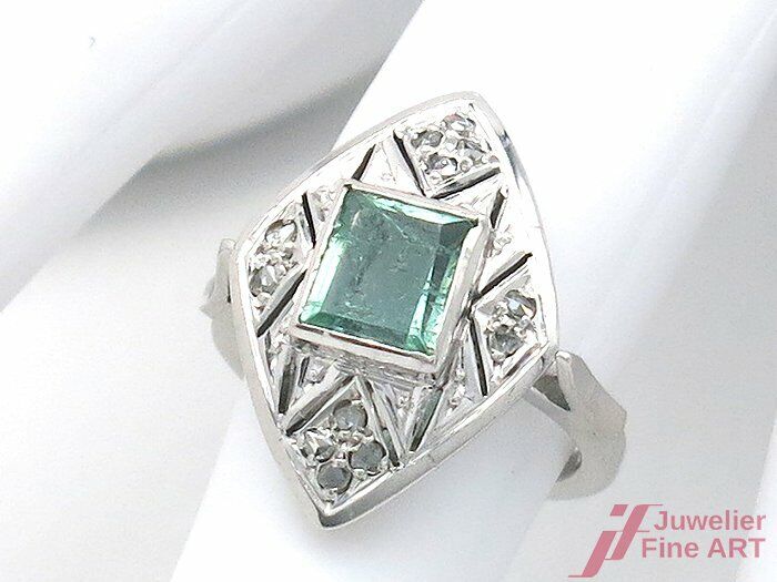Ring 14K WG - 12 Diamantrosen zus. ca. 0,30 ct + 1 Smaragd ca. 2,5 ct - 7,58 g