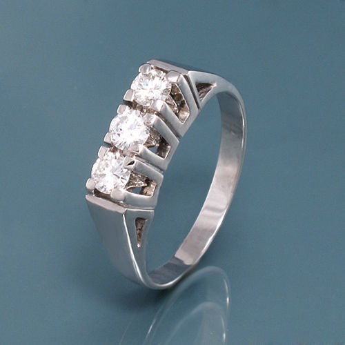 Ring mit 3 Brillanten ca. 0,60 ct TW/VSI in 585/14K Weißgold - 4,75 g