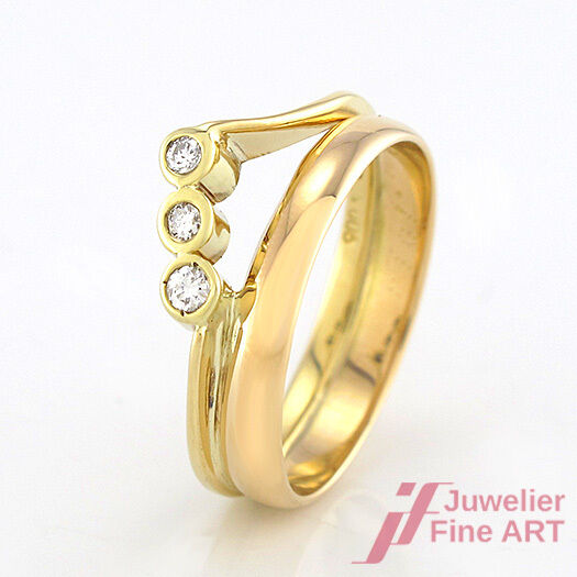 Ring mit 3 Brillanten - ca. 0,06 ct TW/VSI- 14K/585 Gelbgold - 3,6 g - Gr. 54