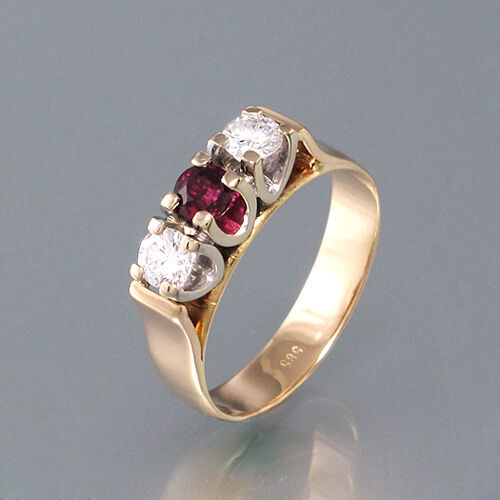 Ring 14K Roségold - 2 Brillanten ca. 0,40 ct - TW/VSI + Rubin ca. 0,20 ct -5,0g