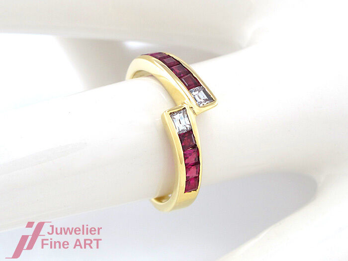 Ring 750/18K Gold -10 Rubine ca.0,65 ct + 2 Diamanten ca.0,16 ct W-SI - 3,4 g