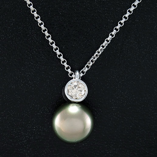 Collier - 18K WG - 1 Tahitiperle 13,8 mm Ø 1 Brill. ca. 0,80 ct leicht get. VVS