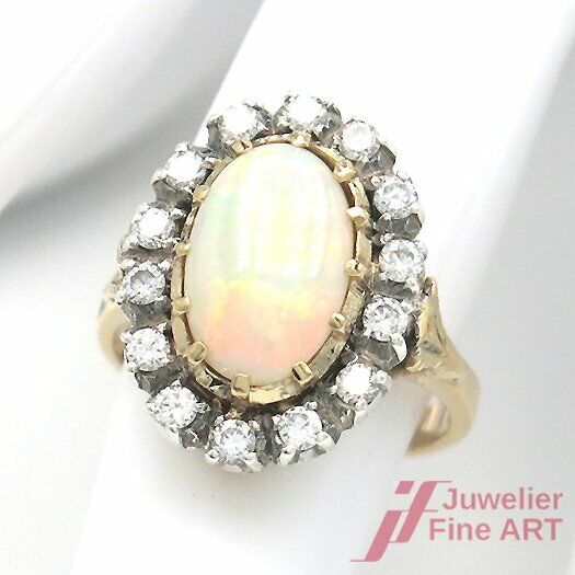 Ring 18K GG/WG - 1 Opal Cab. + 14 Diam. zus. ca. 0,70 ct TW/si - 8,5 g - Gr. 55