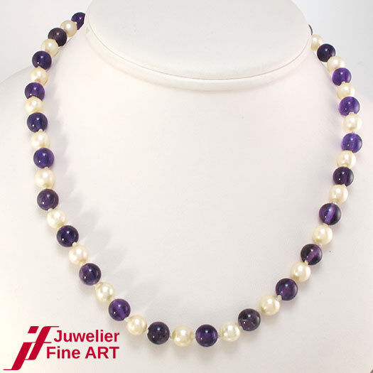 Collier - Akoya-Perlen und Amethyste - vergoldete Schließe - 26,3g - 42 cm