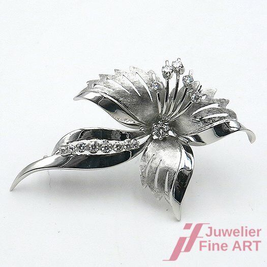 Florale Brosche -18K/750 WG -1 Brill. 0,20 ct + 13 Diam. Achtkant 0,60 ct TW/vsi